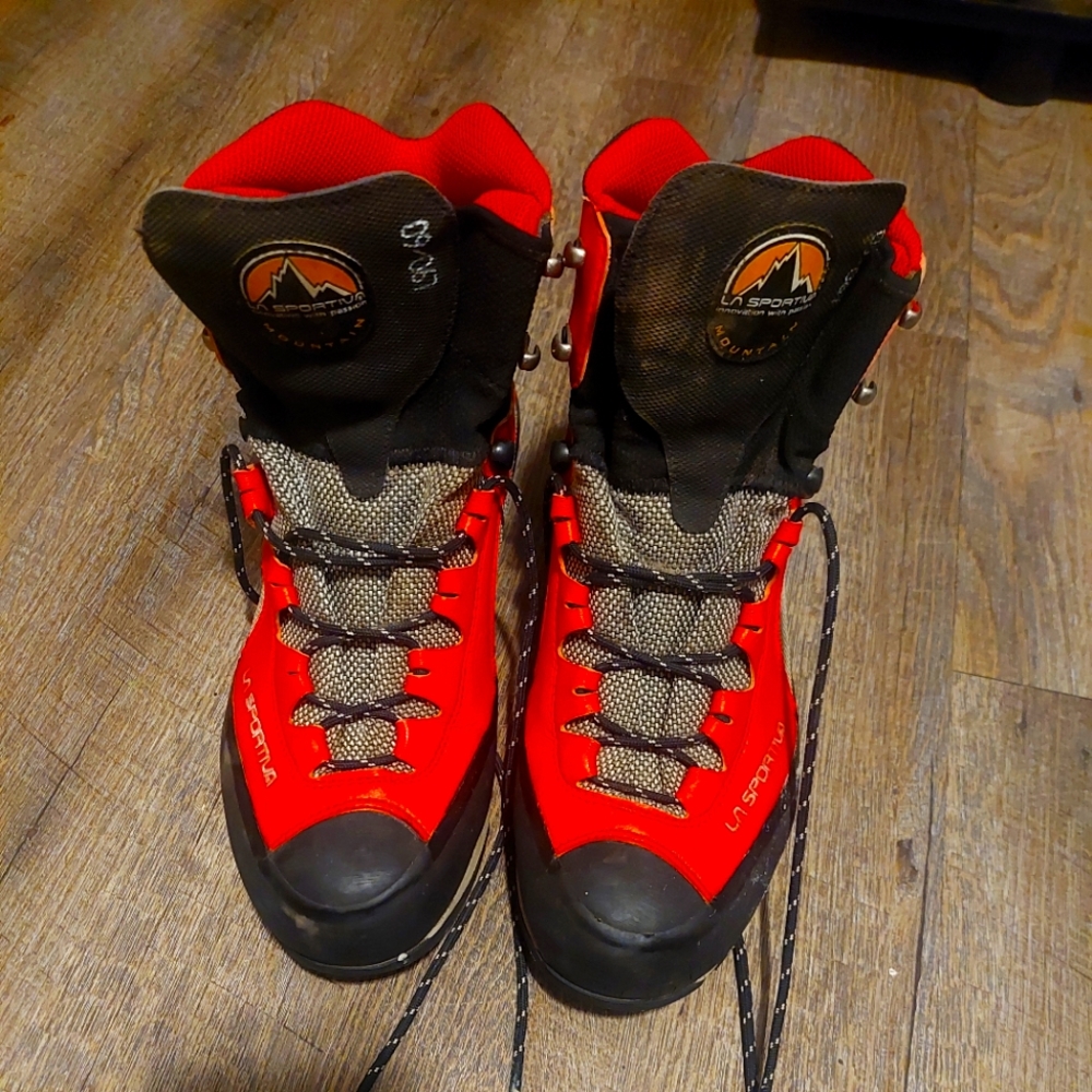 LA Sportiva Mountaineering/hiking boots